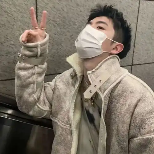 戴口罩的男生头像|青春才几年 疫情占三年