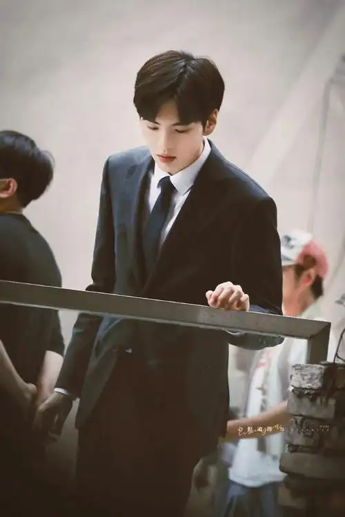 毕雯珺孤独的野兽西装造型##孤独的野兽