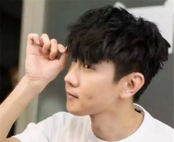 原创林俊杰常年不换发型网友质疑戴假发出镜气到大小眼力证清白