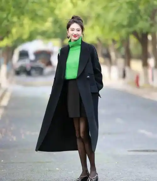 看了上海妈妈的"光腿穿大衣"我悟了:"保暖和美都有"才高级_外套_时尚