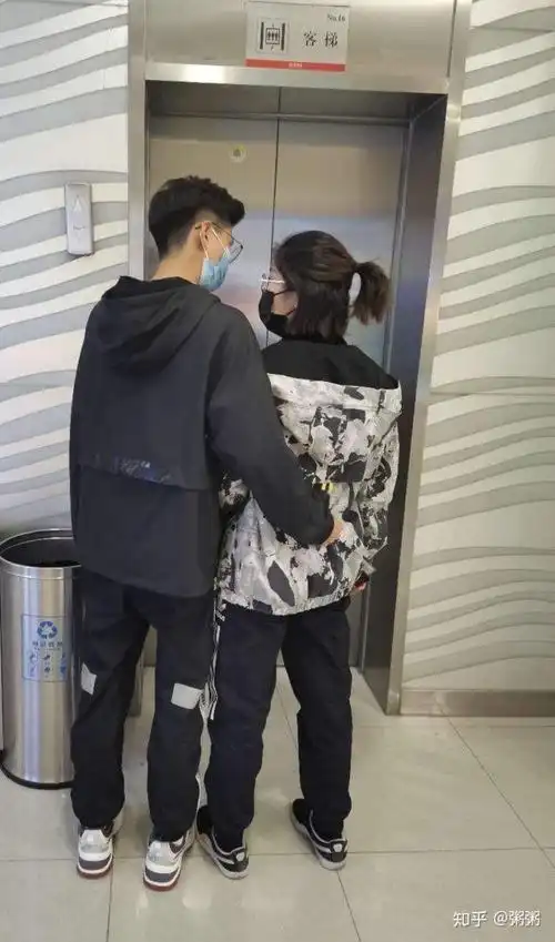 因为170的男生嫌155的女生矮,所以我们只好找180的男生了170以上女生