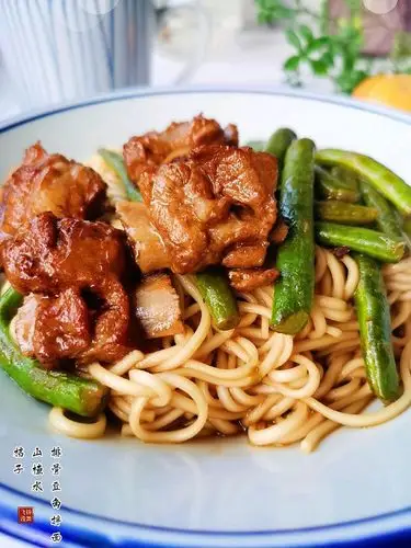 早餐日记排骨豆角拌面