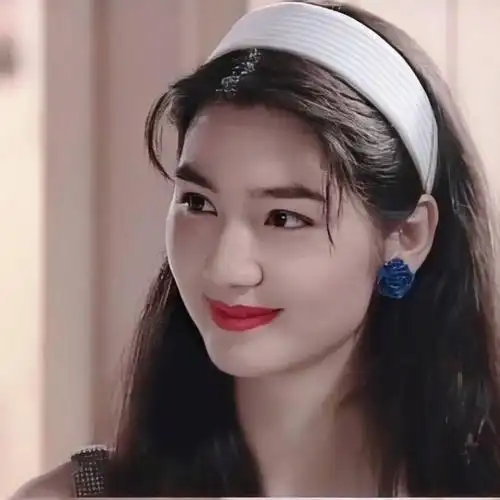 港风女星头像更新几张氛围感很强的美女