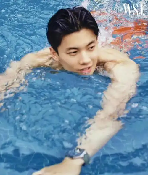 亚运会帅哥太太太多了吧游泳男团帅炸了双开门撞脸蔡徐坤要火的节奏