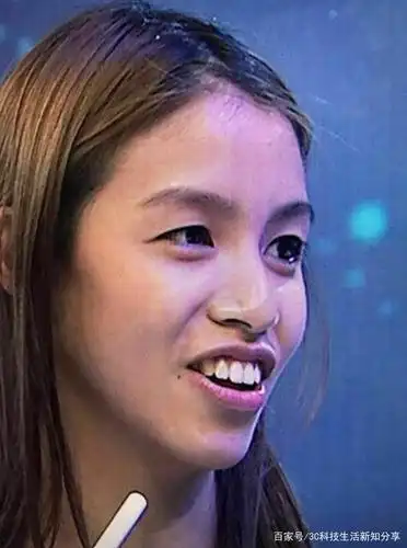 "最丑"港姐宅家热舞,素颜太惊悚