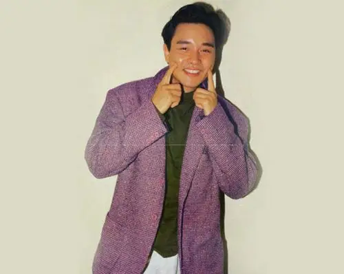 现在超级流行的卖萌手势,这样看来张国荣大概要算是"卖萌"鼻祖.