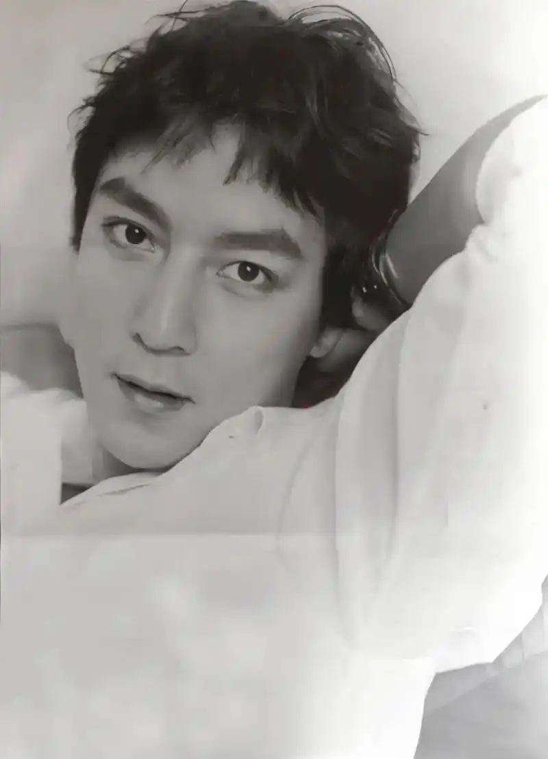 年轻时候的吴彦祖,连我都要避让三分#吴彦祖最帅  - 抖音