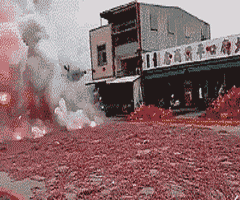 第一次看见这样放鞭炮,太火爆了香喷喷的翔出炉了,供大家欣赏!