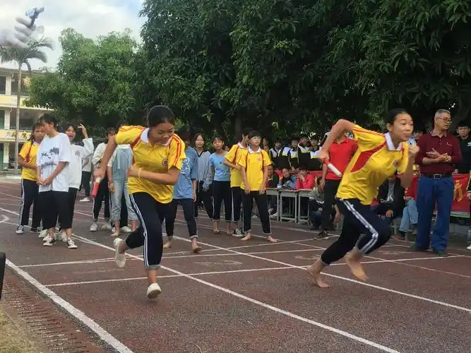 运动点燃激情 校运别样风采——武宣黄茆镇学校举行2020年秋季学期