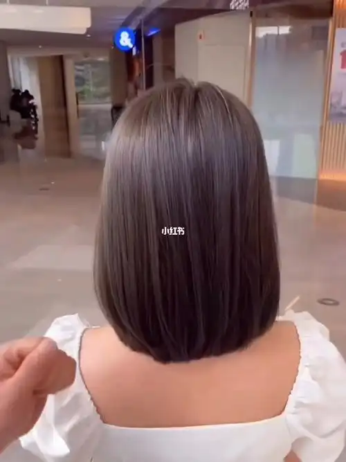 蛋白矫正_发型_短发_沙发_柔顺_蛋白植入护理毛发矫