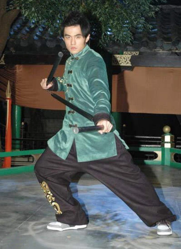 这首歌是周杰伦将流行rap和古典元素结合的作品.