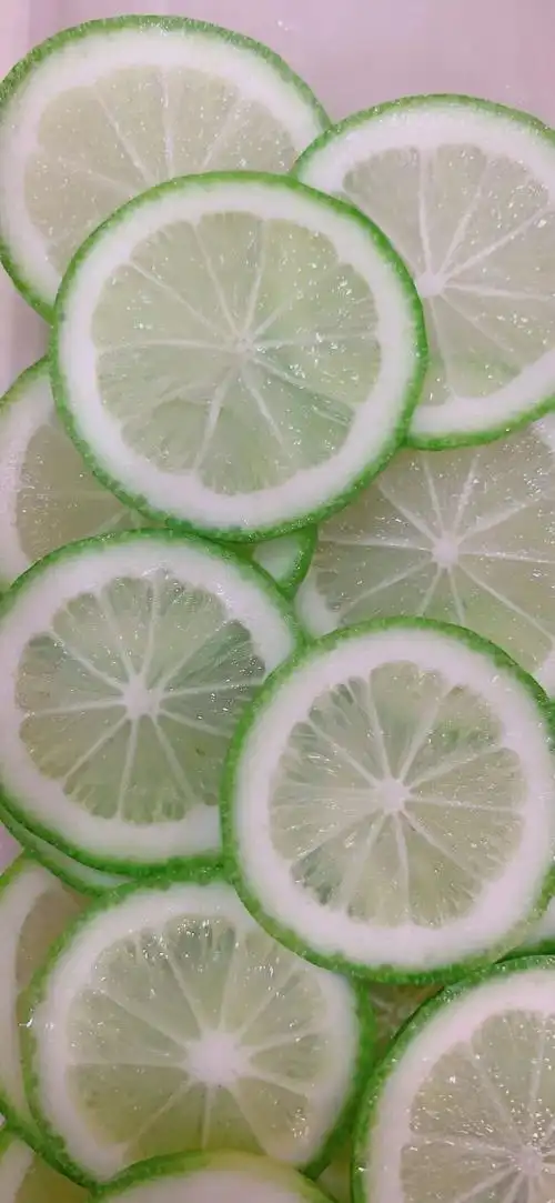 治愈系水中水果壁纸