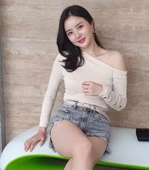 三十几岁的未婚女性,肉肉身材韵味十足,男人们爱得不得了!