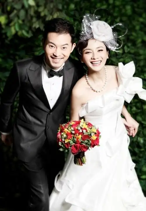 沙溢胡可婚纱照欣赏唯美搞怪又甜蜜