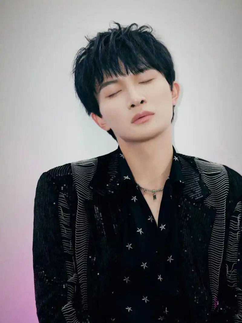 【周深】最适合做手机壁纸的九张图 当然啦,啾星每张图都好看!