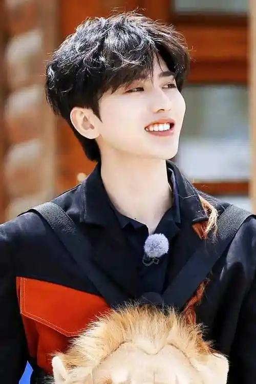 蔡徐坤照片(蔡徐坤的高清壁纸)