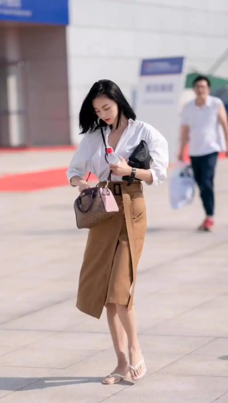 街拍美女|夏天这样穿,好看又显瘦 夏天穿搭