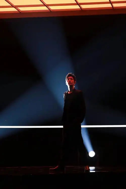 肖战|肖战黑白光影系列西装大片,高级感质感绝了