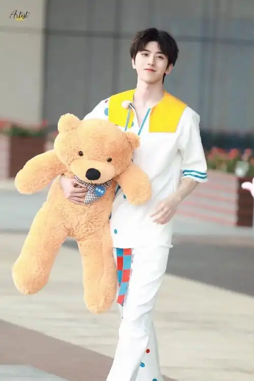 大宝宝抱着大熊02spotlight-蔡徐坤#蔡徐坤#hug me(抱我)