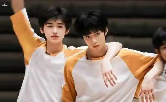 黄子韬夸刘耀文长得帅,宋亚轩旁边起哄,粉丝表示磕到了_嘉宾_节目_滋