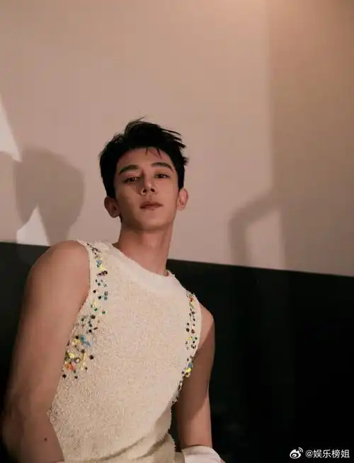 夏之光脸颊痣#夏之光今日活动造型也太帅气了吧,这怼脸看到的脸颊痣