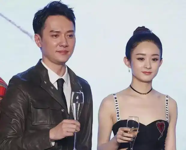 冯绍峰被狗仔追踪曝与赵丽颖未复婚表面交好换子画面遭曝光