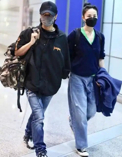 王菲和谢霆锋当众秀恩爱又上热搜,两人为啥不低调了?_明星_因为_照片