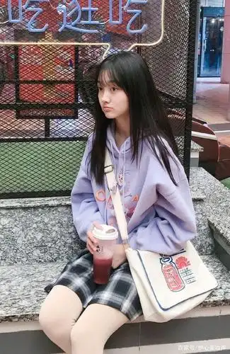 凭借颜值的身高,14岁敢于穿这样的衣服,姐姐无法抗拒