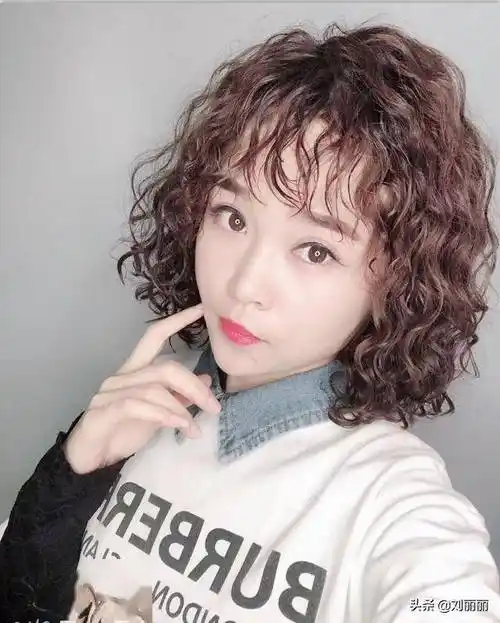 最洋气烫发20款,蓬松时尚显发量,适合头发细软少的女性