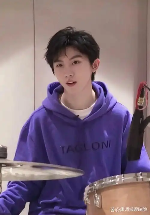 马嘉祺氛围感神图壁纸