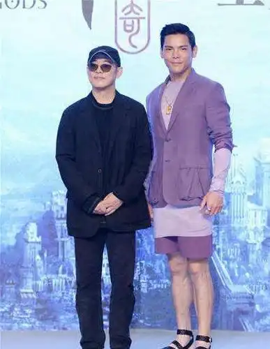 向佐究竟有多高?节目显示其身高187厘米,有人曝料才178厘米