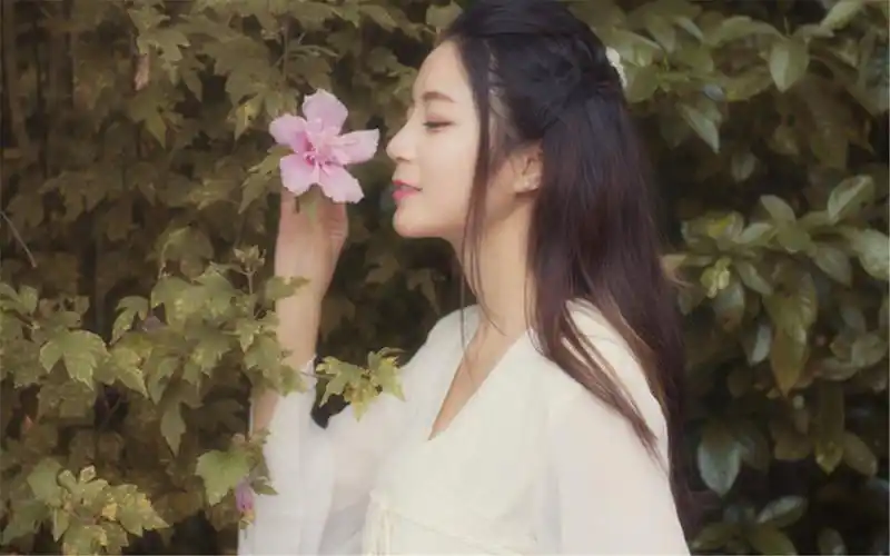 清纯古典美女生活照写真图片高清电脑桌面壁纸