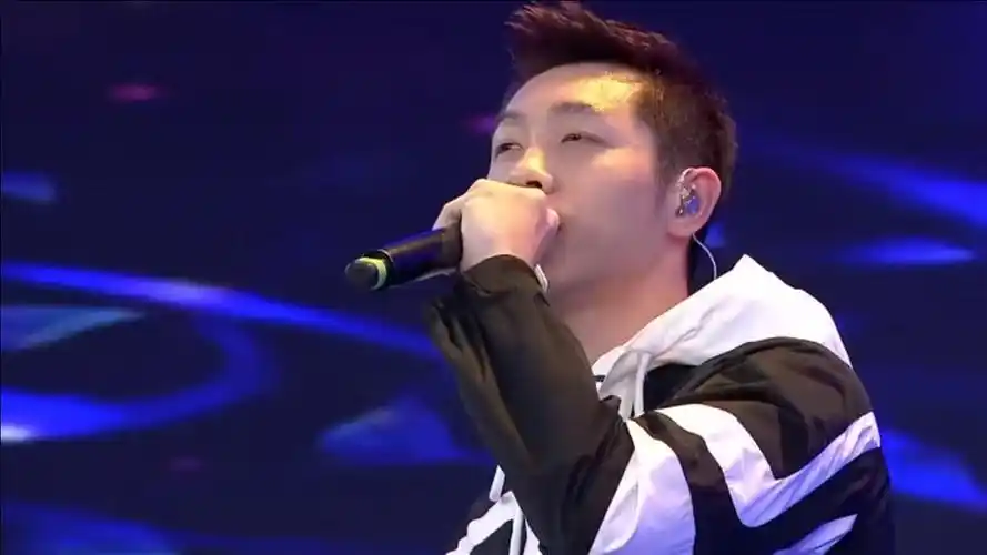许昕唱歌有多好听?一张口瞬间惊艳全场,一个被乒乓球耽误的歌手