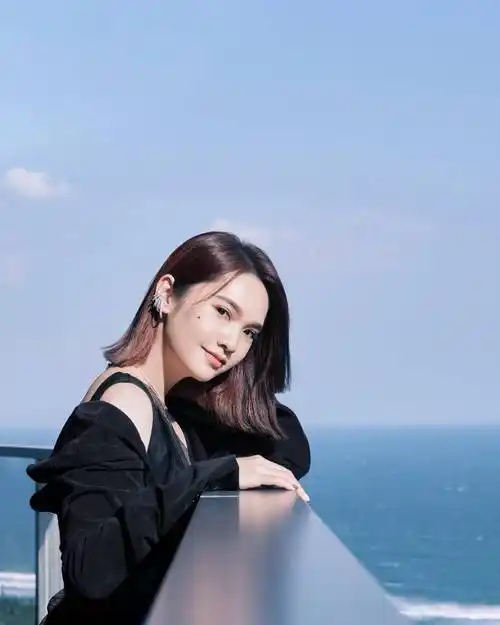 杨丞琳身穿黯黑长裙 雅怀清韵温柔秀逸_评价_写真_网友