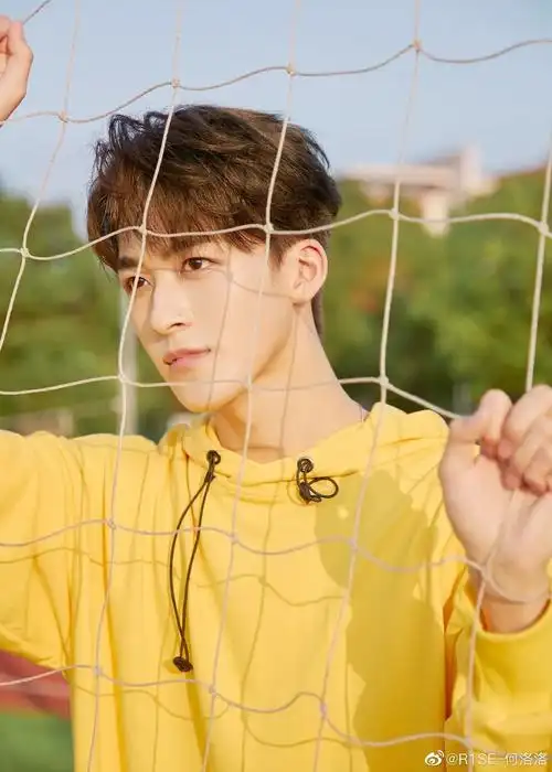 满分男友力男星们的卫衣穿搭