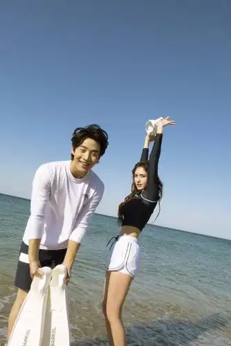 韩国歌手全昭弥henry携手拍代言宣传照