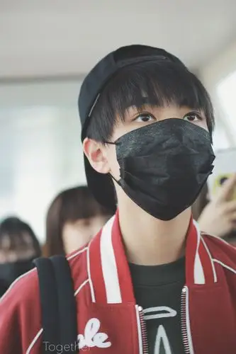 王俊凯 20170406 重庆江北机场-杭州萧山机场 4p