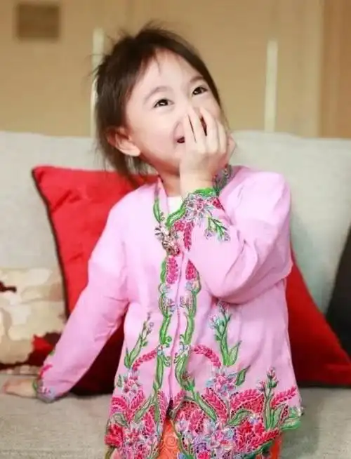 有一种整容叫奥莉长大超模脸惊艳众人网友确定她7岁