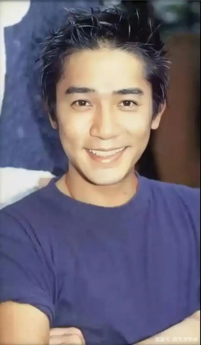 58岁梁朝伟近照曝光,皮肤松弛老态尽显,真是岁月不饶人