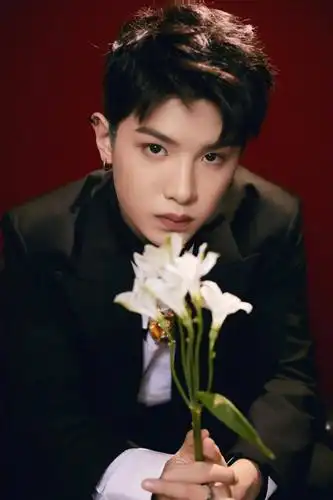 快讯| 杨幂盛典,蔡徐坤活动,陈立农大片,吴宣仪美图