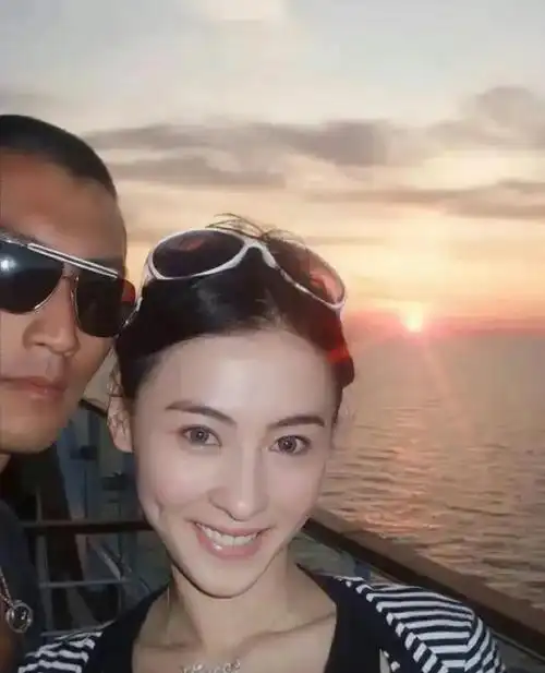 张柏芝爆三胎生父王菲已哭晕