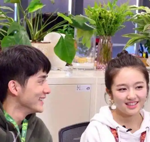 张新成飞往浙江给李兰迪过生日,粉丝脱粉潮来袭!你怎么看?