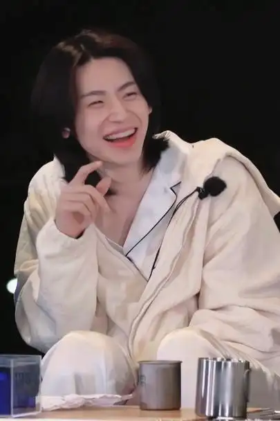 小鬼王琳凯一起露营吧2