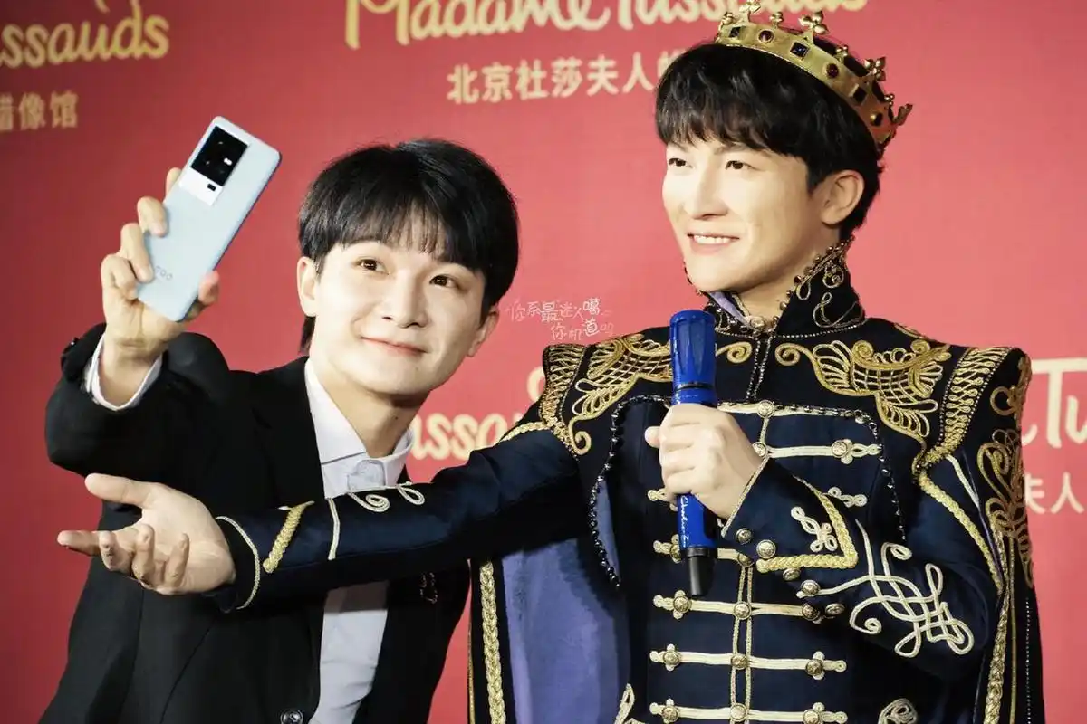 杜莎夫人蜡像馆##周深# 周深和周深深