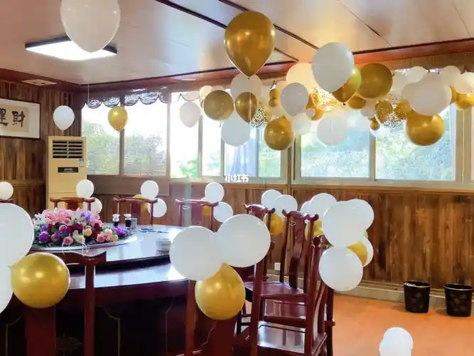 福州气球布置包厢小预算生日聚会气球布置