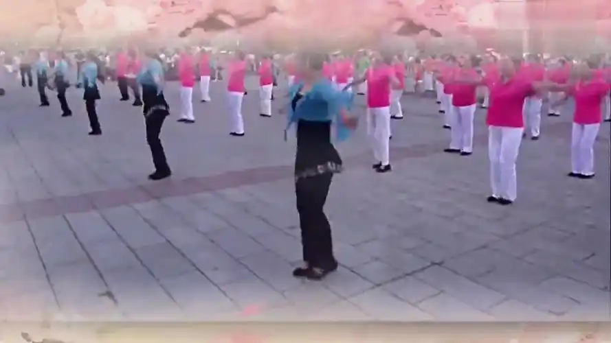 舞蹈不限年龄,动作简单,舞步重复,容易掌握.