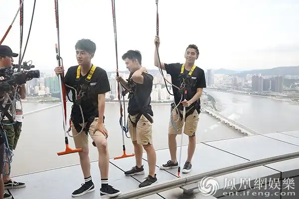 王大陆高能少年团毕业执导秀极致少年hold全场