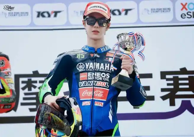 15王一博肖战前程似锦花团锦簇|肖战|王一博_新浪新闻