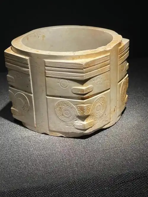 湖北出土红山玉器