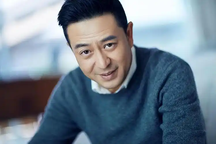 回顾王海燕遭前妻嫌弃的张嘉译被她宠成宝一家三口幸福美满